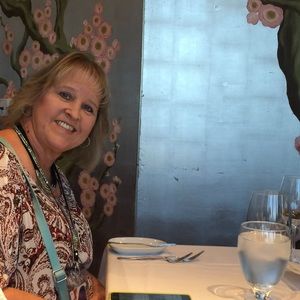 Meet your Posher, Leslie